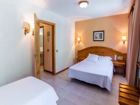 Hotel Sant Miquel - Photo 2