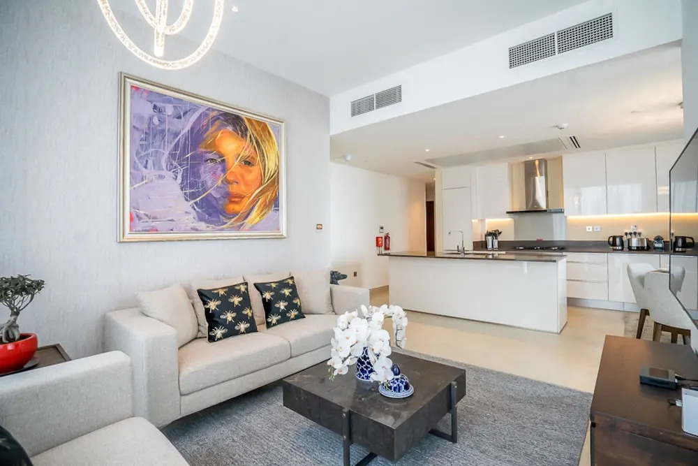 Luton Vacation Homes Marina Gate Tower 2 - Photo 2