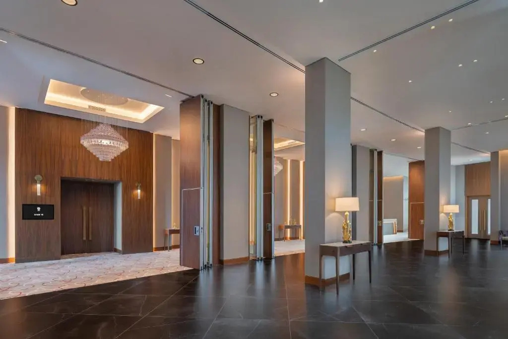 Отель The WB Abu Dhabi, Curio Collection by Hilton - Photo 2