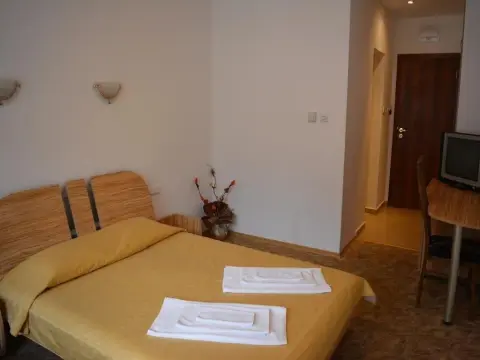 Blyan Family Hotel - Photo 2