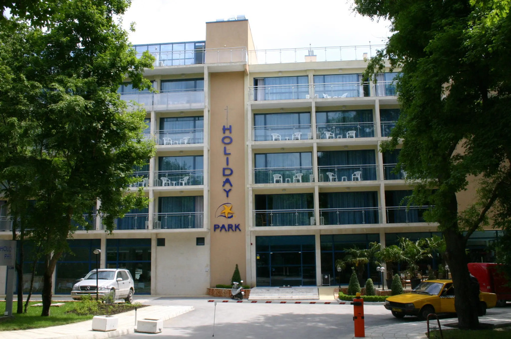 HOLIDAY PARK HOTEL