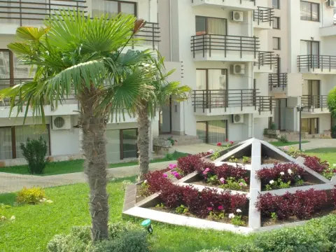 Diamond Apartments - Photo 1