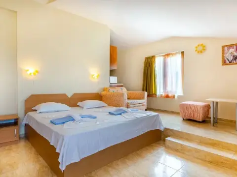 Double Room in Dafinka Guest House - Photo 4