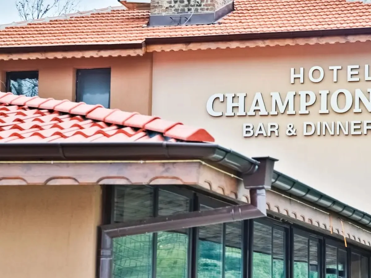 Hotel Champion