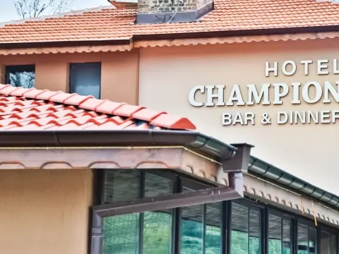 Hotel Champion - Foto 1