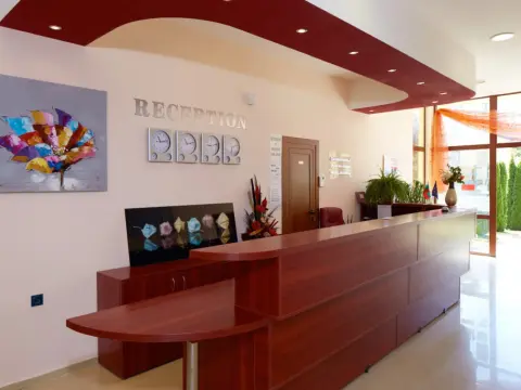 Hotel Delta - Photo 2