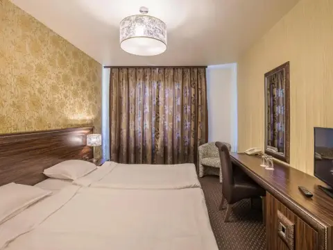 Hotel Elegance - Photo 2