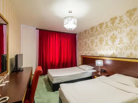 Hotel Elegance - Photo 3