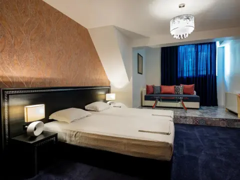 Hotel Elegance - Photo 4