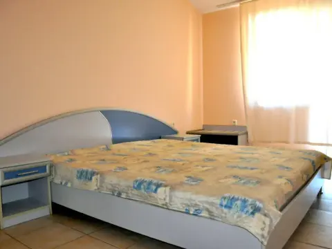 La Playa Apartments - Photo 2