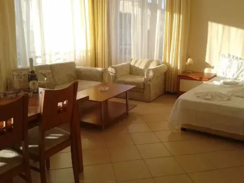 Megas Apartments - Photo 2