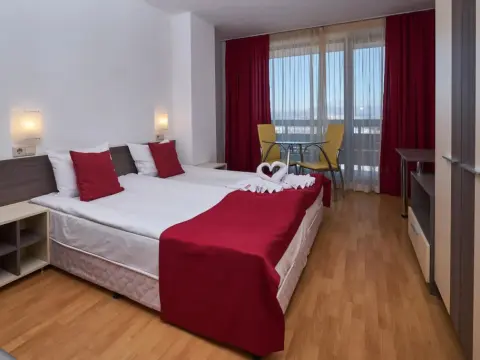 Mountain Paradise by Walnut Trees Apart hotel - Photo 4