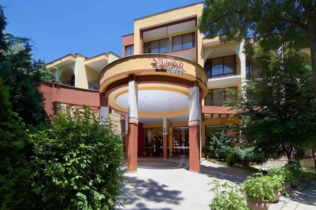 REGATTA PALACE