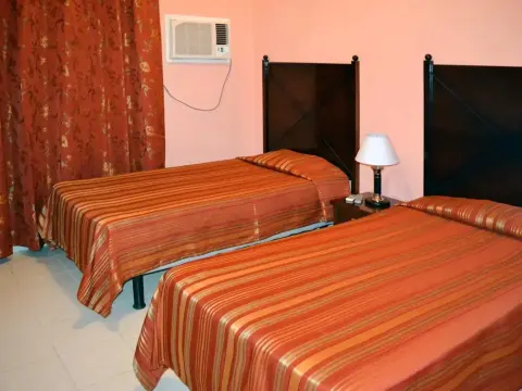 Hotel Lincoln - Photo 3