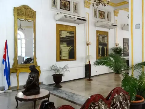 Hotel Lincoln - Photo 2