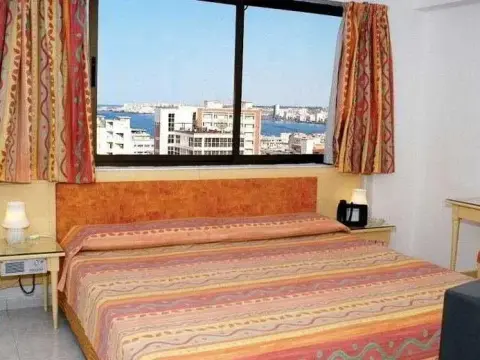 Hotel Saint John's - Photo 2