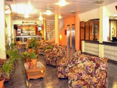 Hotel Saint John's - Photo 4