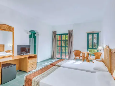 Sol Turquesa Beach - Photo 2