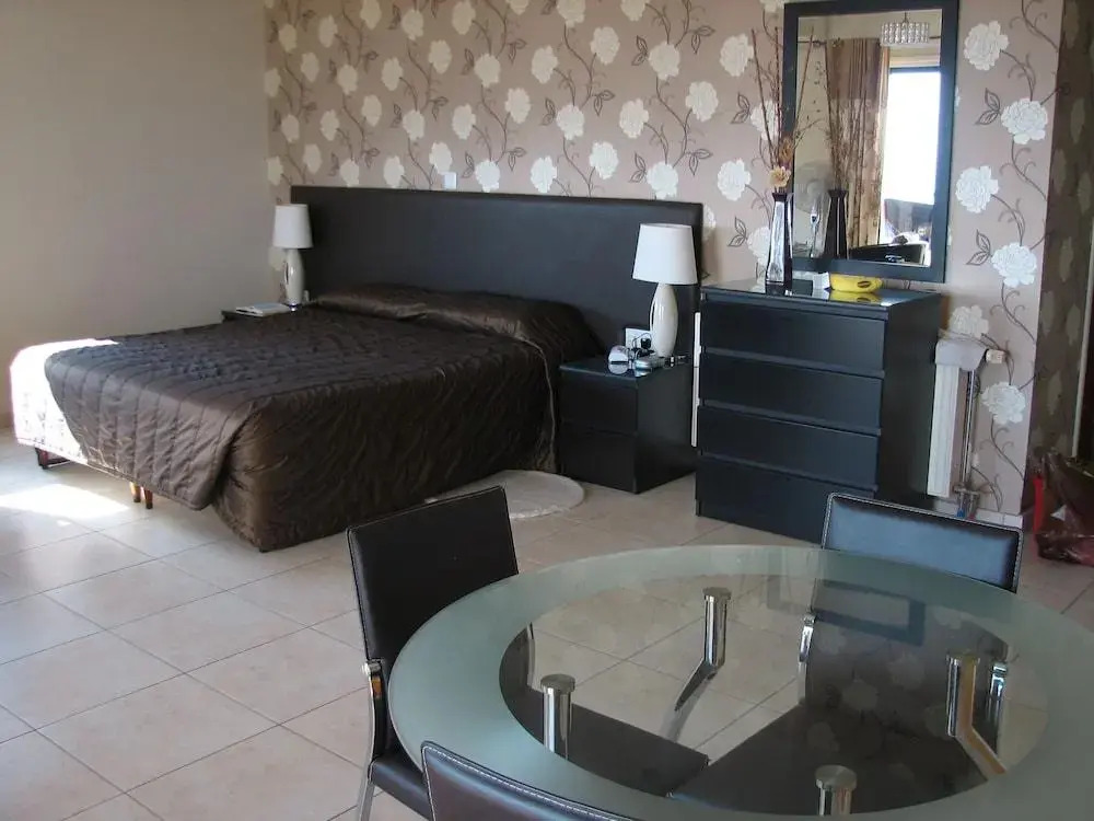 Hill View Restaurant & Apartments - Photo 2