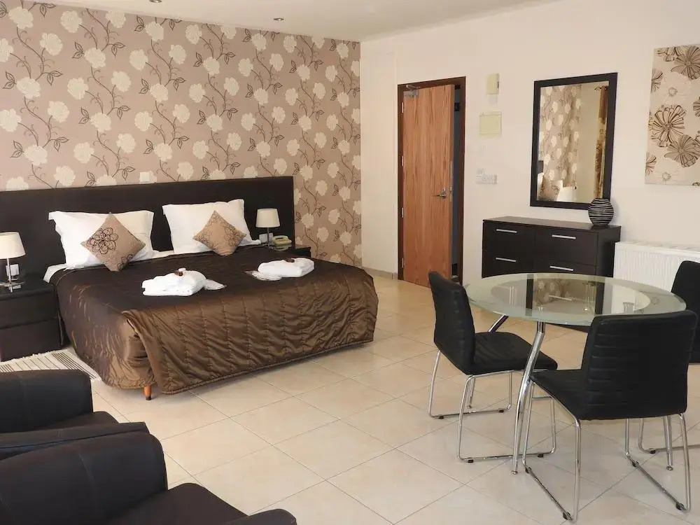 Hill View Restaurant & Apartments - Photo 4