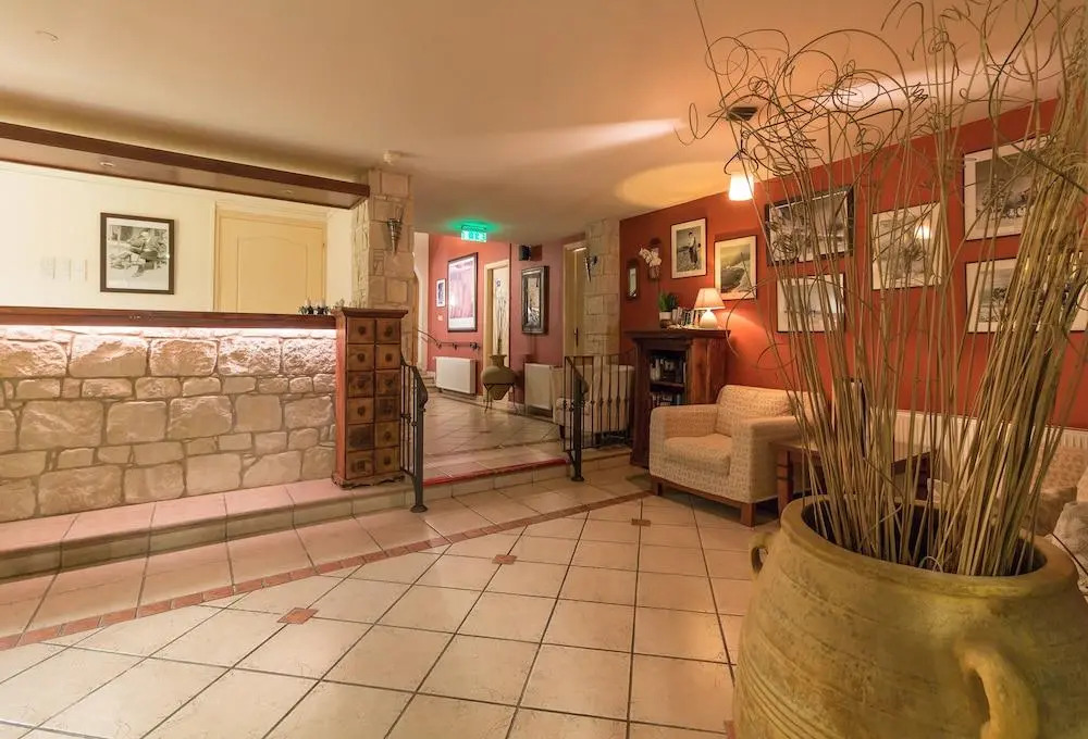 Hill View Restaurant & Apartments - Photo 1