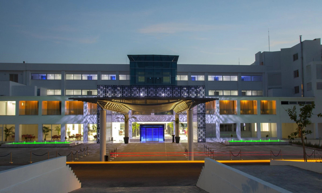 King Evelthon Beach Hotel & Resort