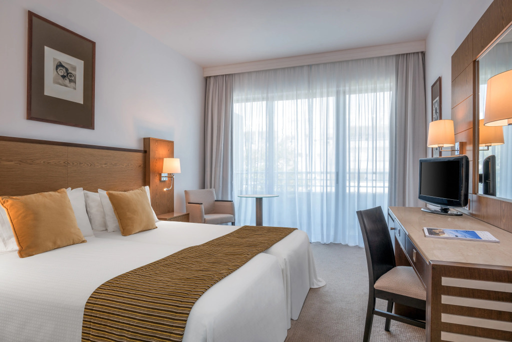 Mediterranean Beach Hotel - Foto 3
