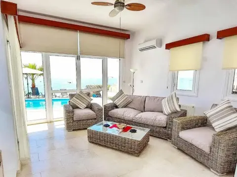 Villa Castania - Photo 2