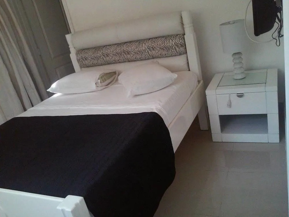 D' Franchesis Hostal - Photo 4