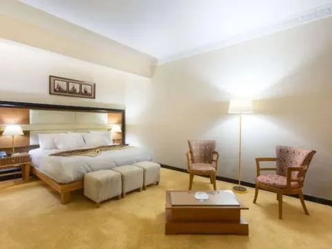 Chain Luxe Paradise Hotel - Photo 3