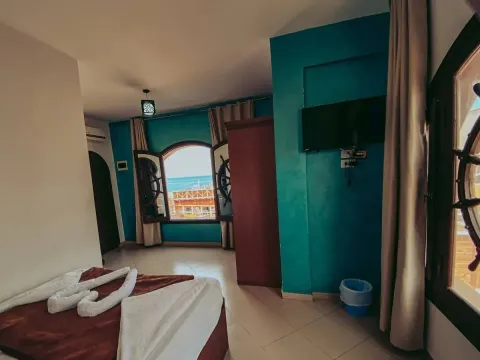 Downtown Hotel - Photo 2