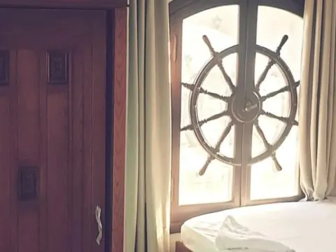 Downtown Hotel - Photo 4