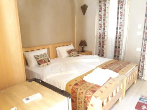 Embrace Hotel - Photo 2