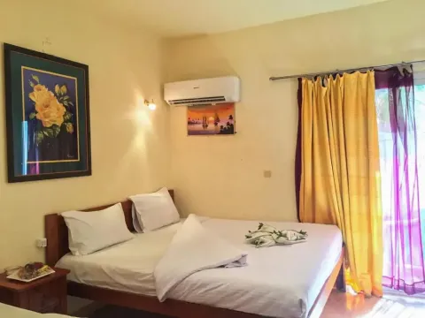 Golden Europe Hotel - Photo 2