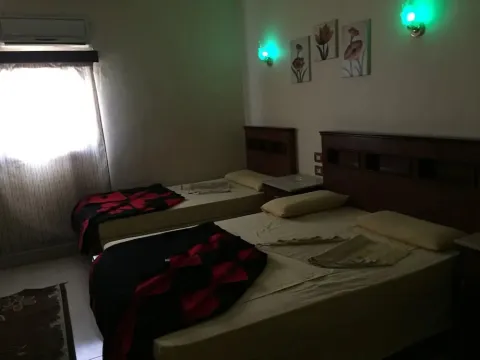 Pyramids Inn Motel - Photo 2