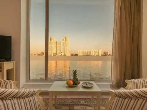 Riverside Hotel - Photo 1