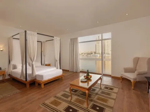 Riverside Hotel - Photo 2