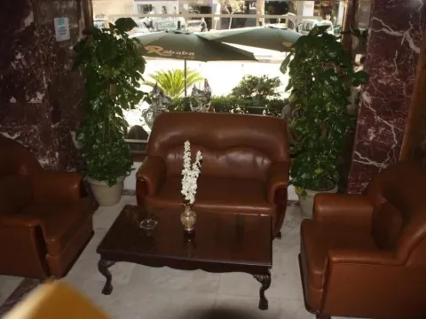 Trio Caroline Hotel - Photo 2