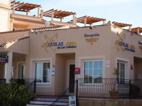Aguilas de los Collados - Foto 1