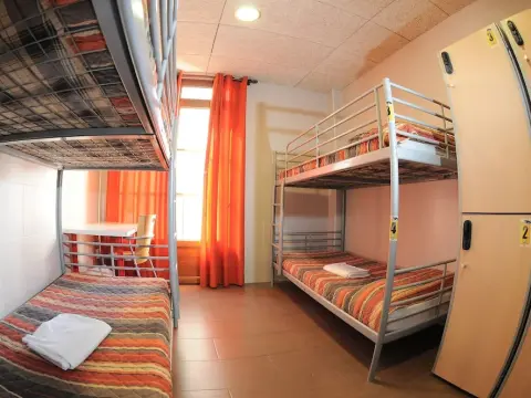 Albergue Zaragoza Hostel - Photo 4