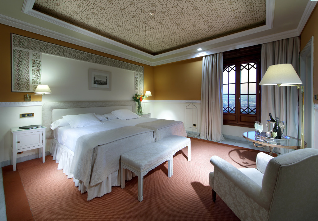 Alhambra Palace Hotel - Photo 3