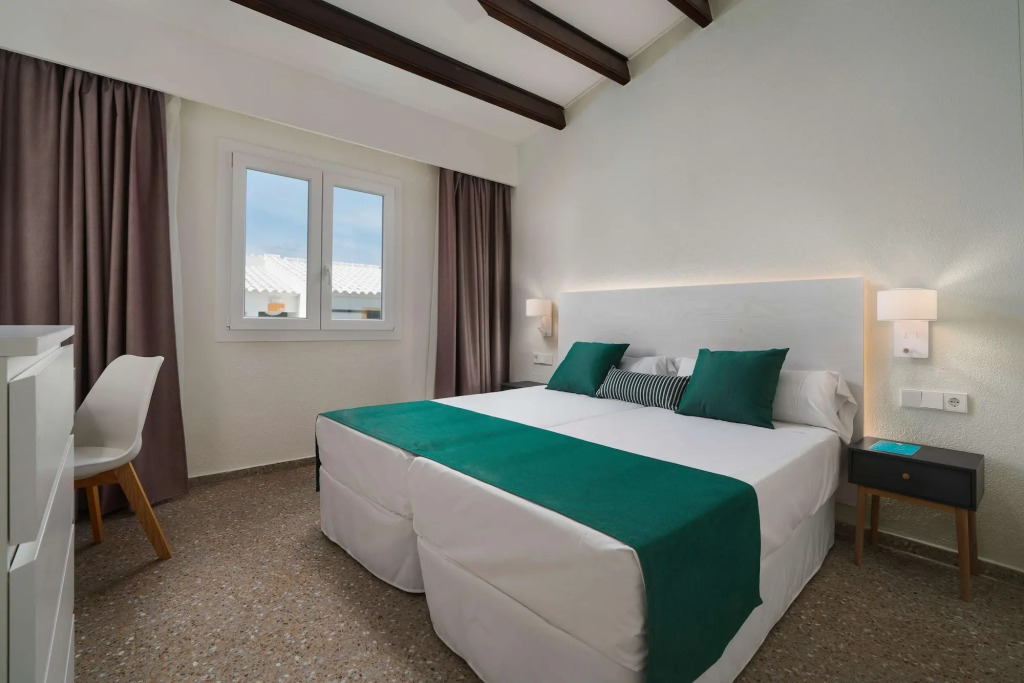 AluaSun Far Menorca Hotel - Photo 4