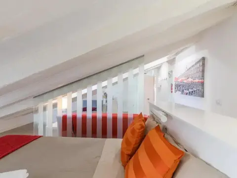 Apartamento atico en Puerta del Sol - Photo 3