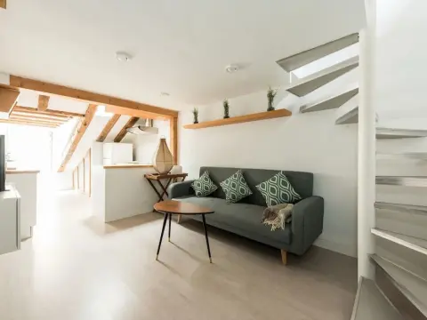 Apartamento Dúplex en Puerta del Sol - Photo 2