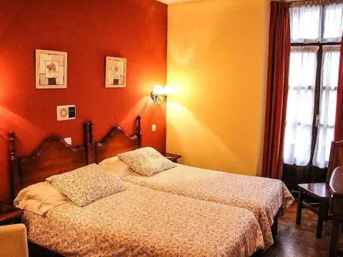 Apartamentos La Guía - Photo 3