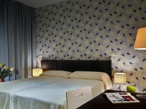 Las Cruces Apartamentos - Photo 2