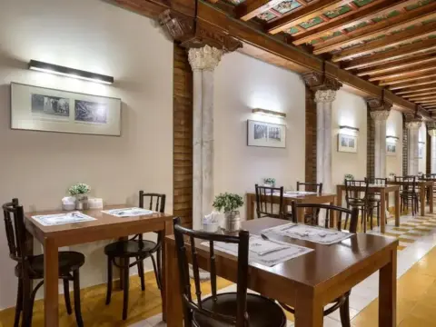 Las Cruces Apartamentos - Photo 4