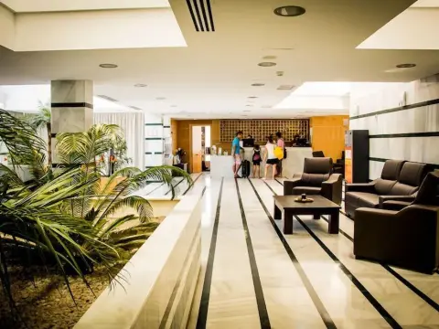 Apartamentos Turisticos Parque Tropical - Photo 2