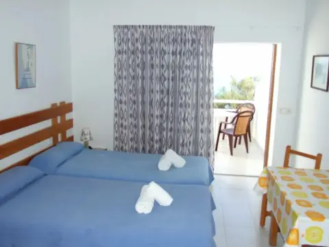 Aparthotel La Gaviota - Photo 4