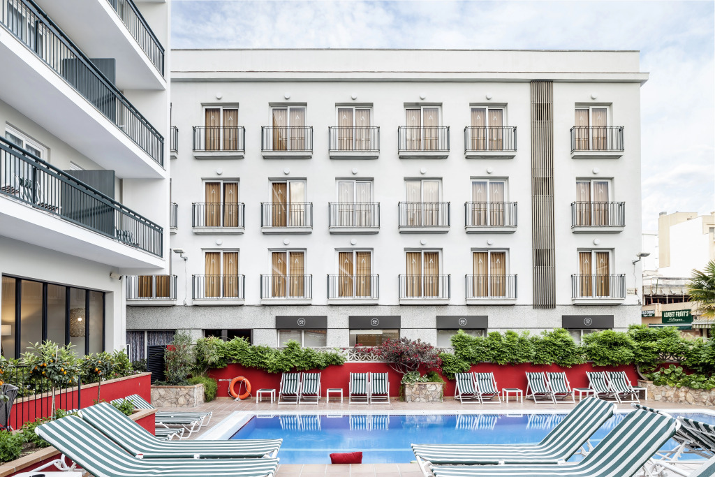 AQUA HOTEL BERTRAN